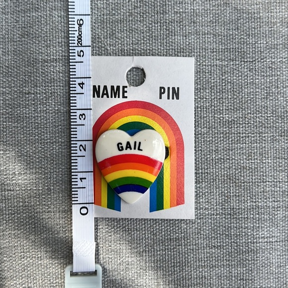 GAIL Vintage 80s Iconic Ceramic White Heart Rainbow Name Pin - Picture 6 of 7